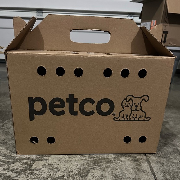 Petco Cardboard Small Pet Carrier 18.5" x 9" x 12" - Picture 6 of 11